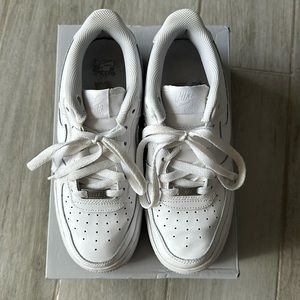 White Nike Air Force 1